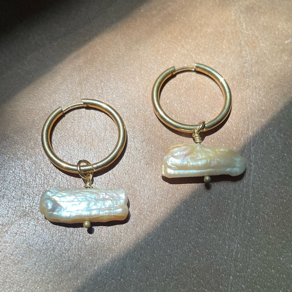 Pearl gold hoops beachy coastal vacation shell white gold plated glam - Picture 4 of 5